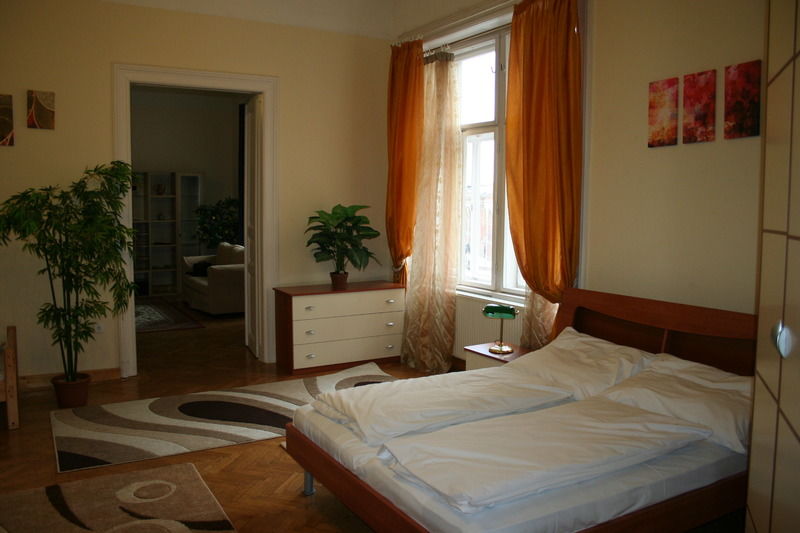 Walking Bed Budapest Hostel Exterior photo